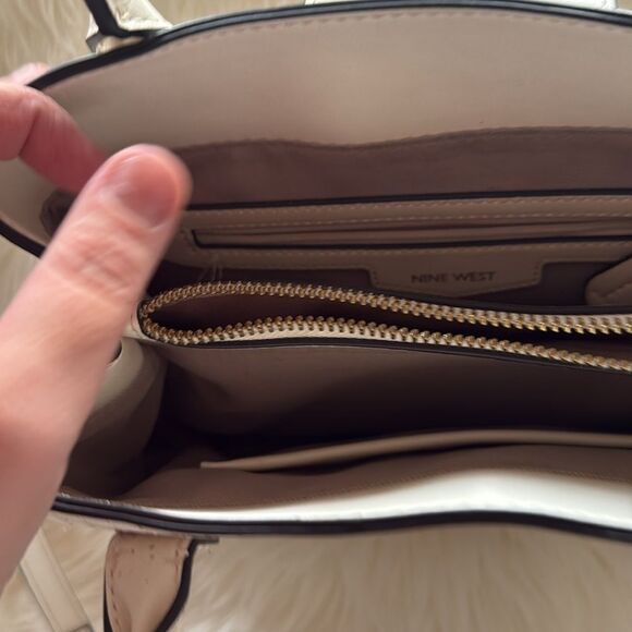 Cream and Tan Women's Handbag - Picture 4 of 4